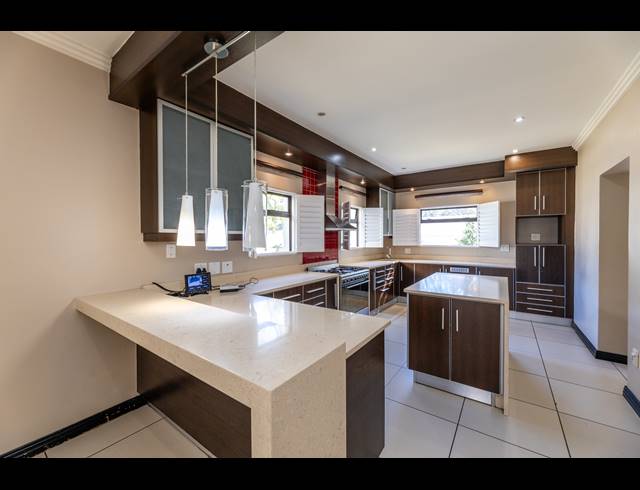4 BEDROOM HOUSE FOR SALE IN BRYANSTON